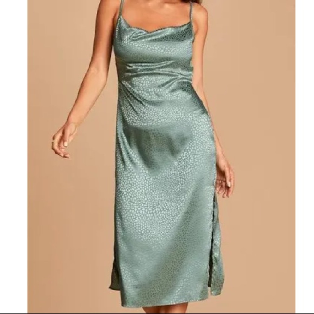 Lulu’s green satin midi dress. NWT